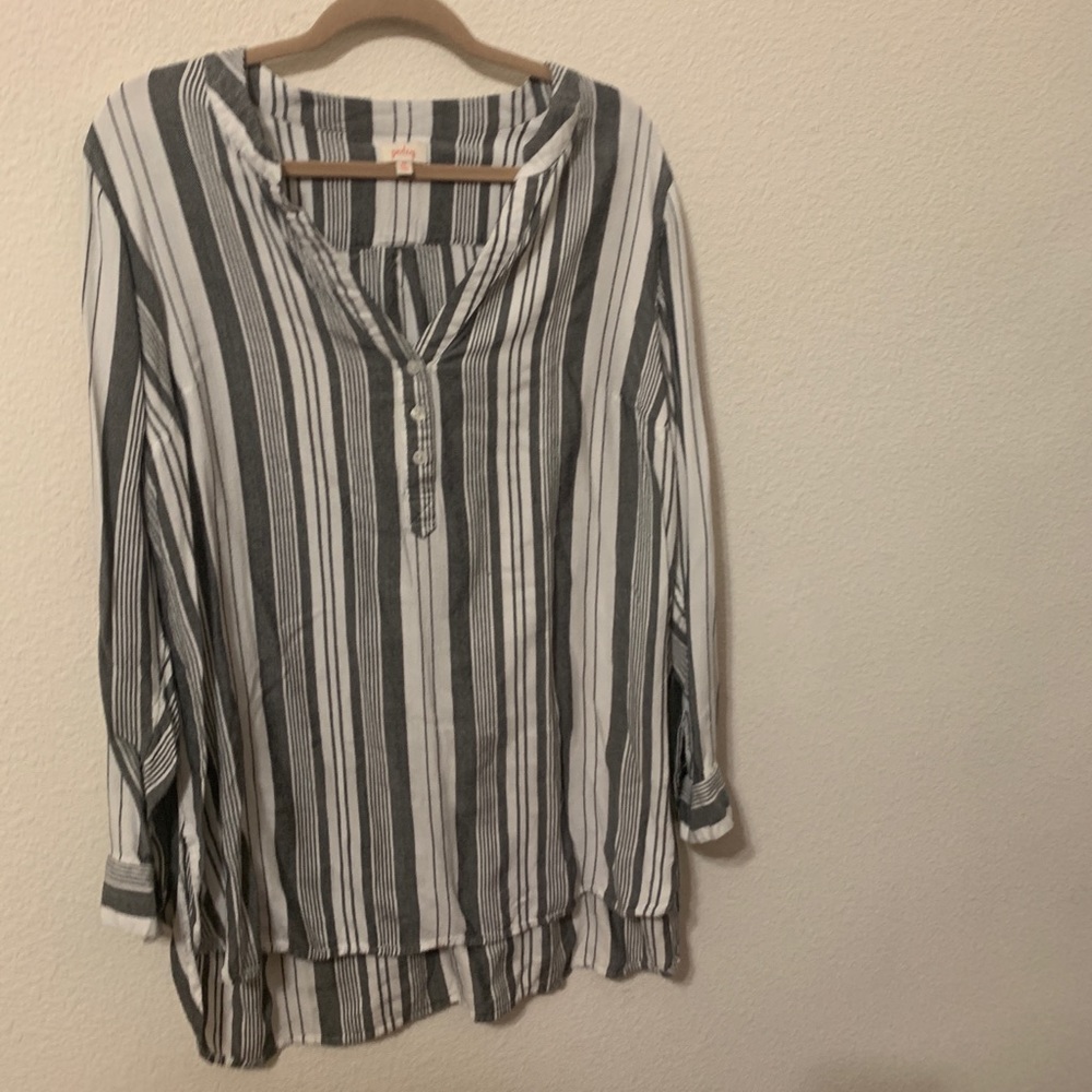 Grey & Cream Tunic w/ flower embroidery on sleeve